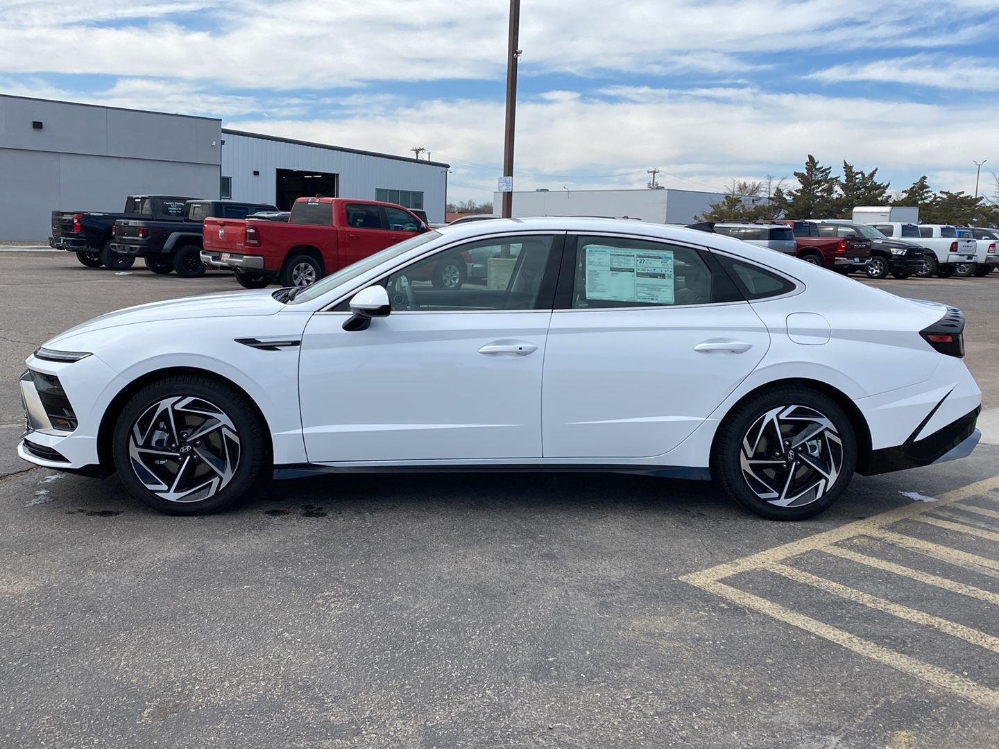 2026 Hyundai Sonata SEL - Photo 2