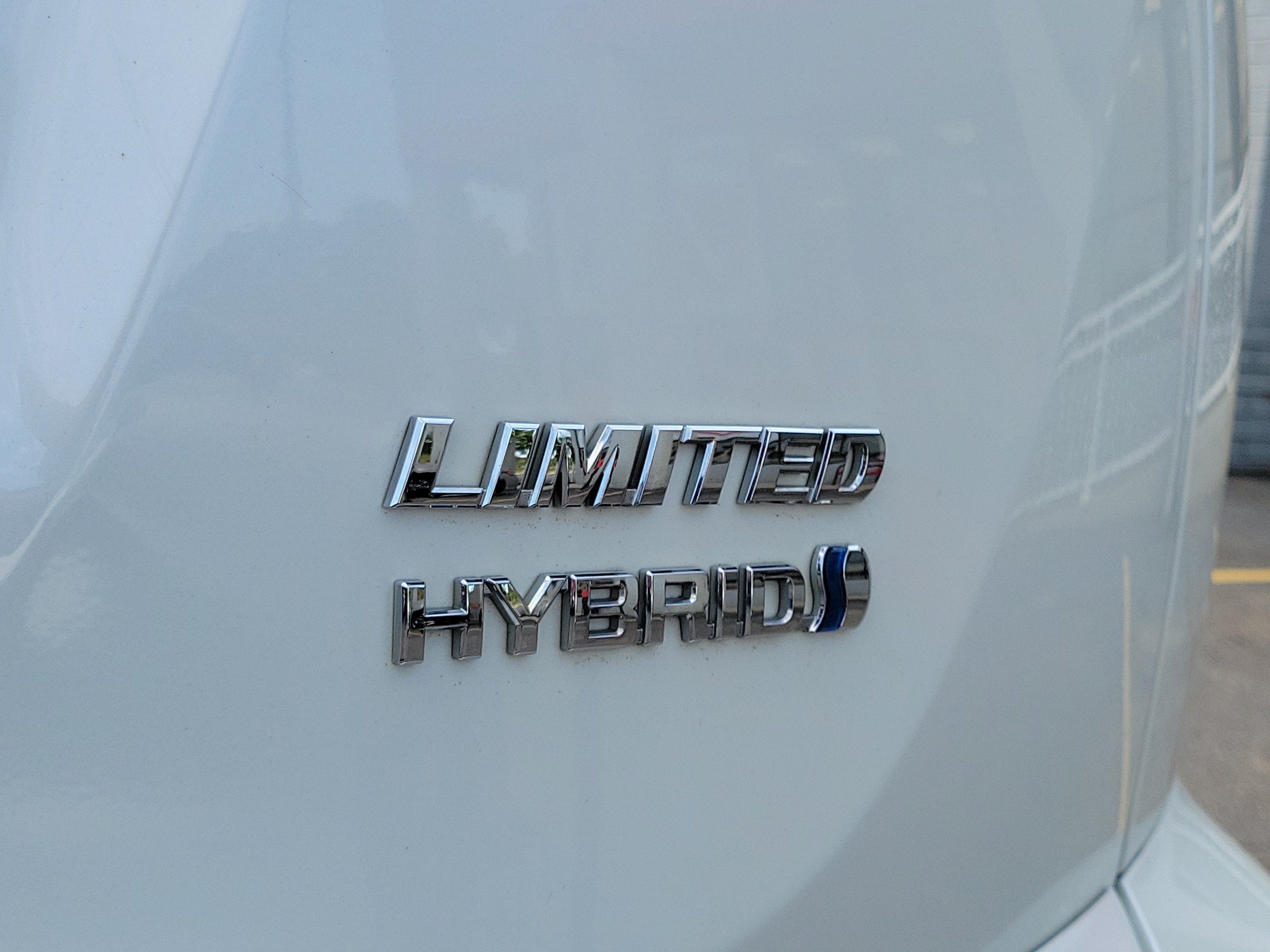Used 2018 Blizzard Pearl Toyota Hybrid Limited image 7