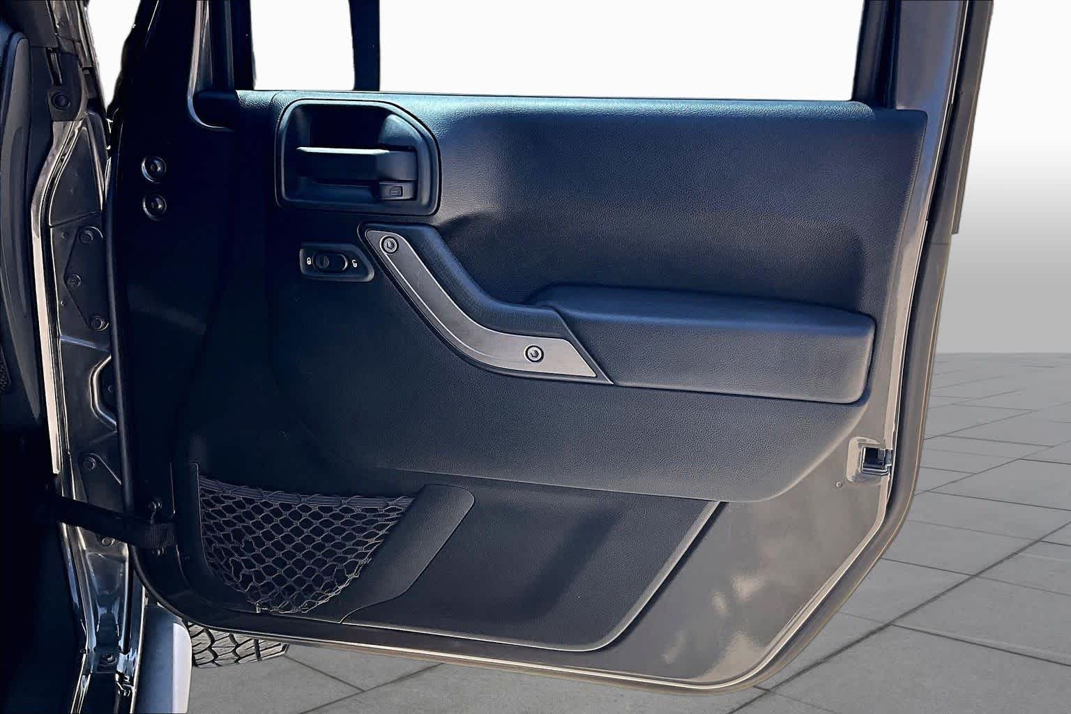 Used 2018 Granite Crystal Metallic Clearcoat Jeep Sport S image 20