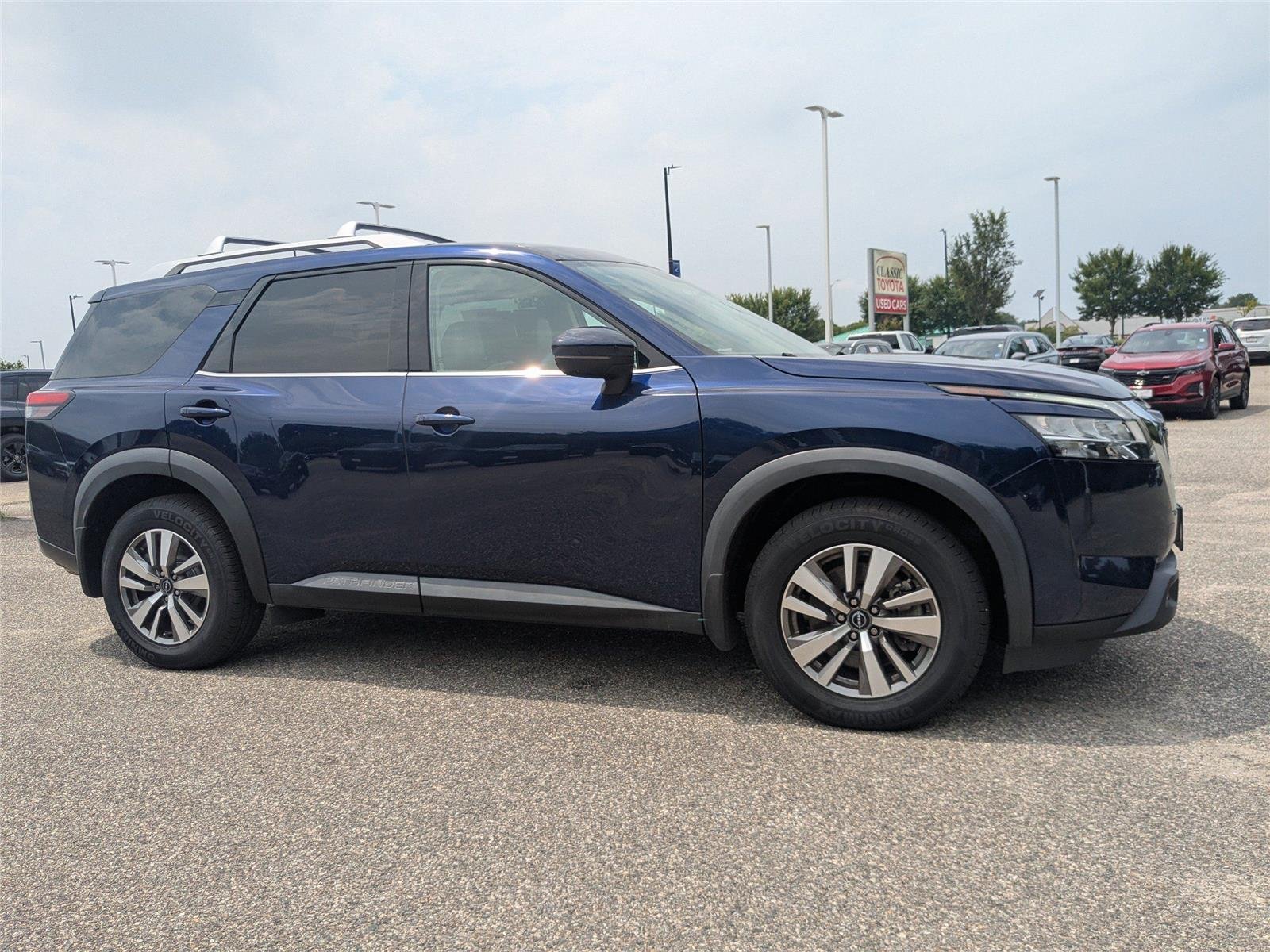 Used 2022 Deep Ocean Blue Pearl Nissan SL image 2