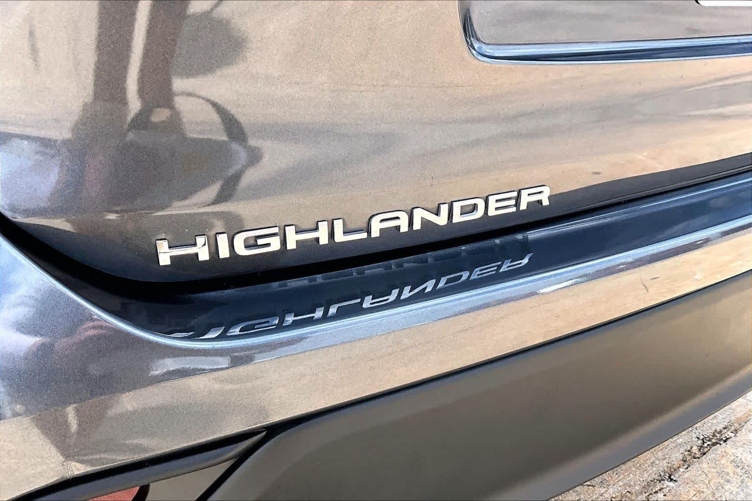 Used 2021 Magnetic Gray Metallic Toyota XLE image 30