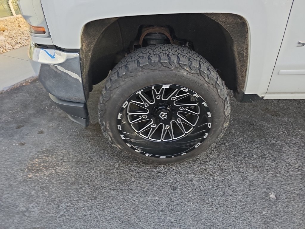 Used 2019 Chevrolet Silverado 1500 LD LT with VIN 2GCVKPEC7K1135480 for sale in Clinton, TN