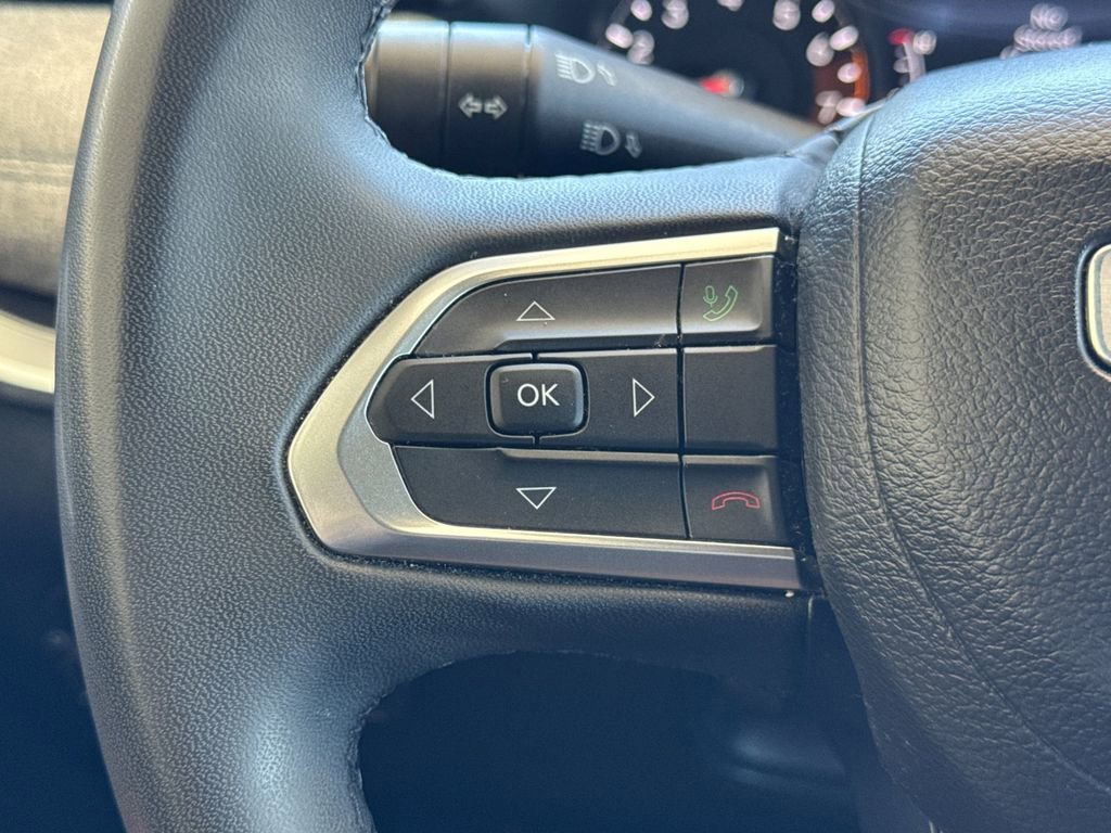Used 2024 White Jeep Latitude image 26