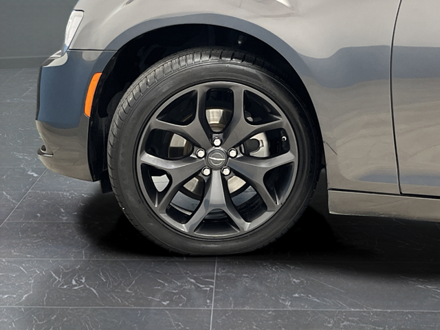 Used 2023 Granite Crystal Metallic Clearcoat Chrysler Touring image 30