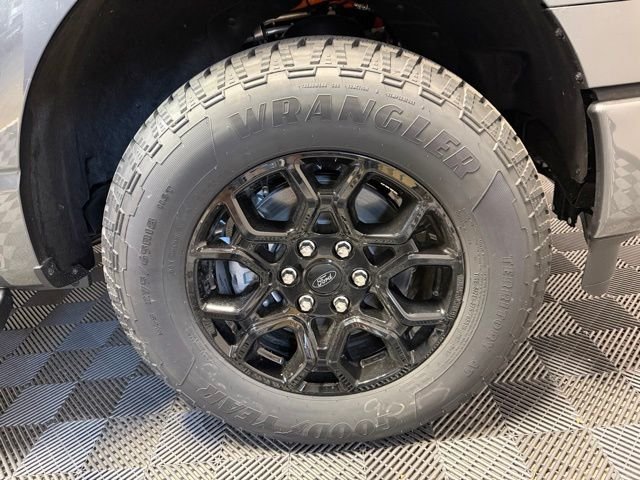 New 2026 Carbonized Gray Metallic Ford XLT image 43
