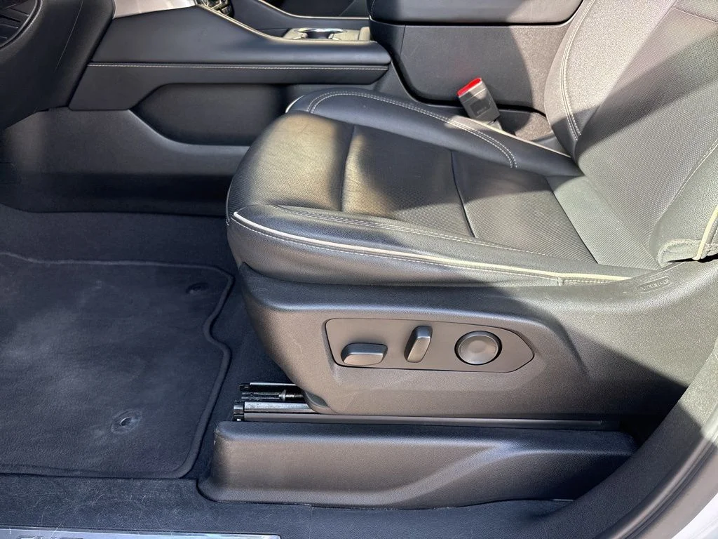Used 2023 White Chevrolet Premier image 13