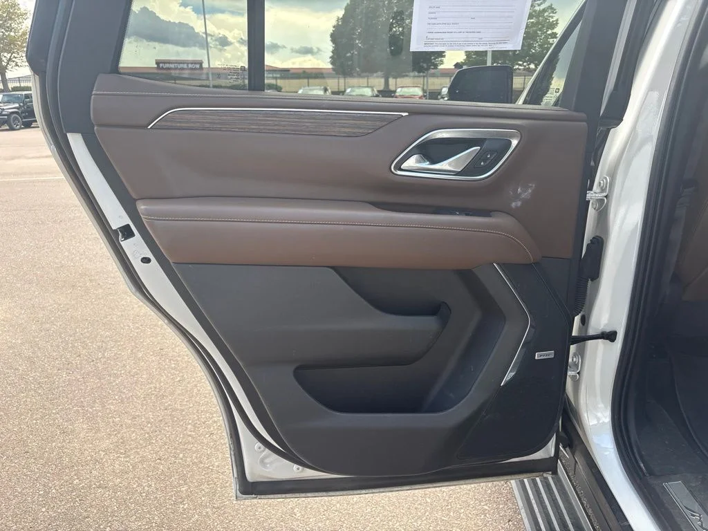 Used 2021 White Chevrolet High Country image 18