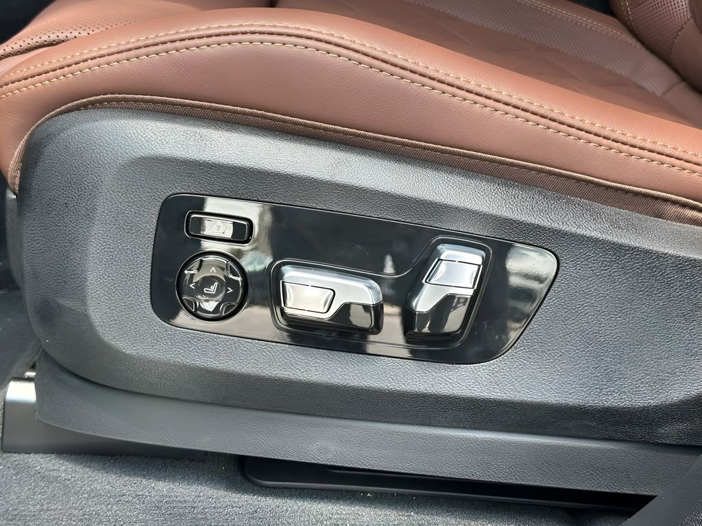 New 2026 Black Sapphire Metallic BMW M60i image 11