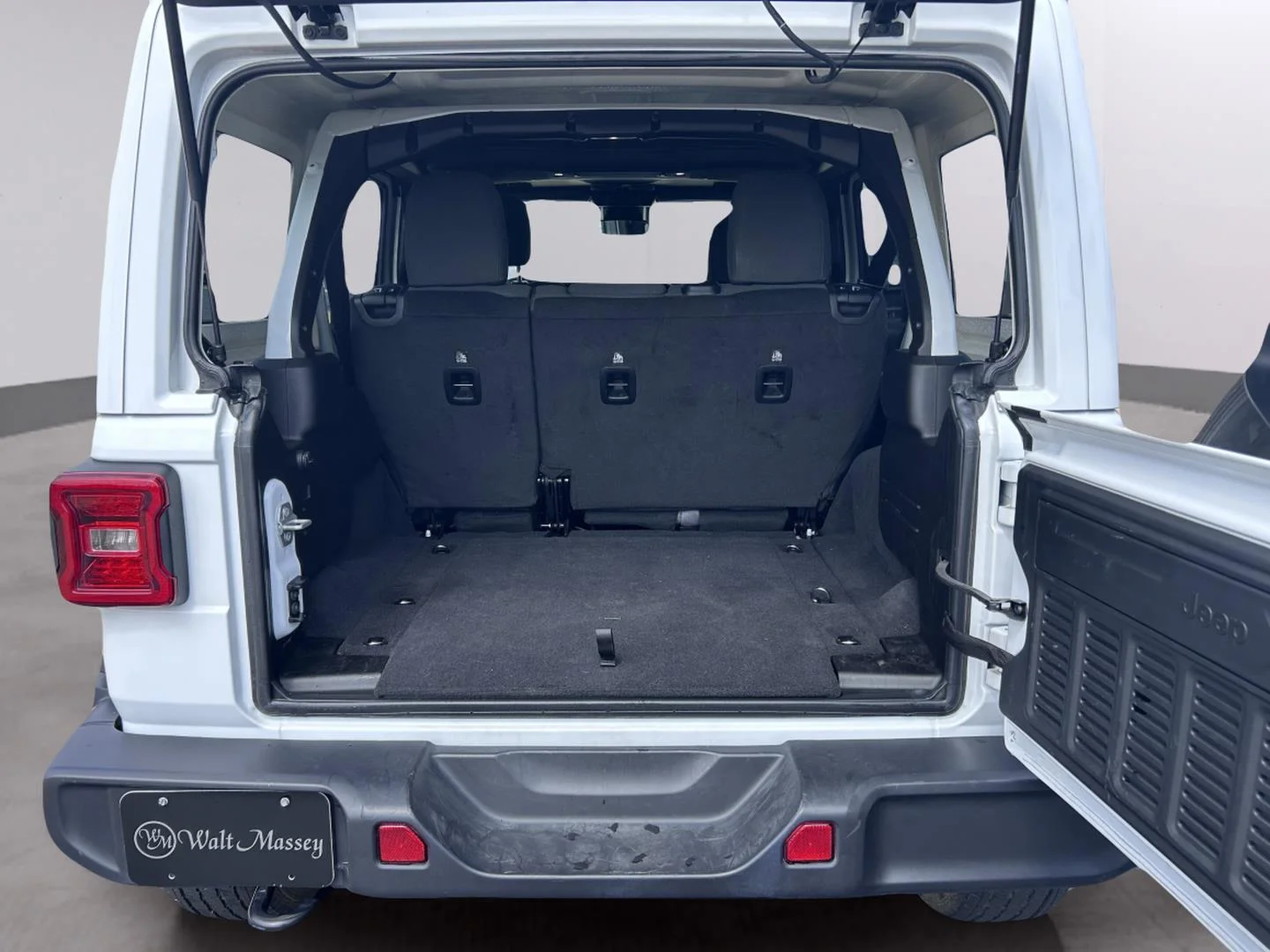 Used 2025 Bright White Clearcoat Jeep Sahara image 33