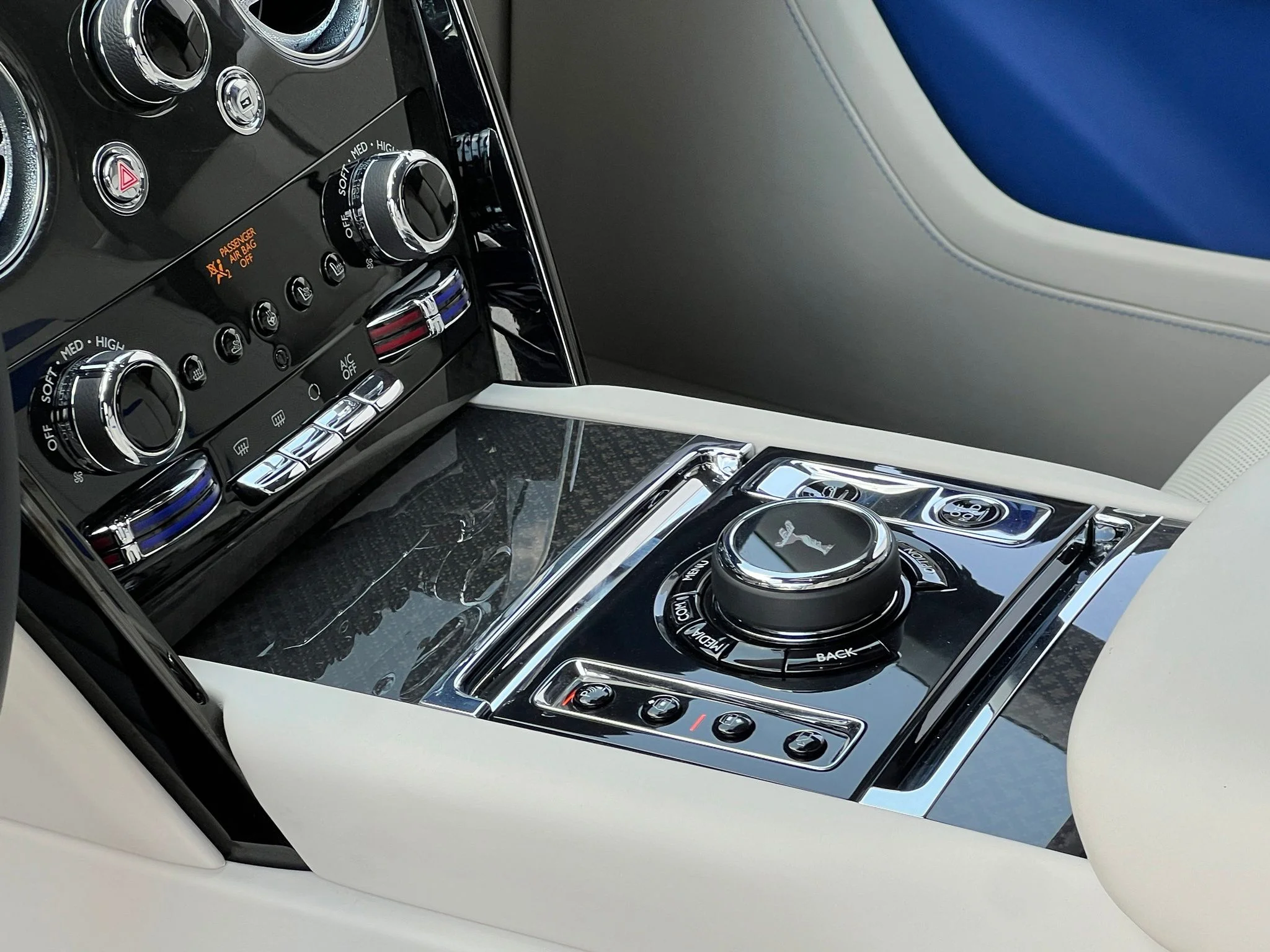 Used 2024 Blue Rolls-Royce Black Badge image 36