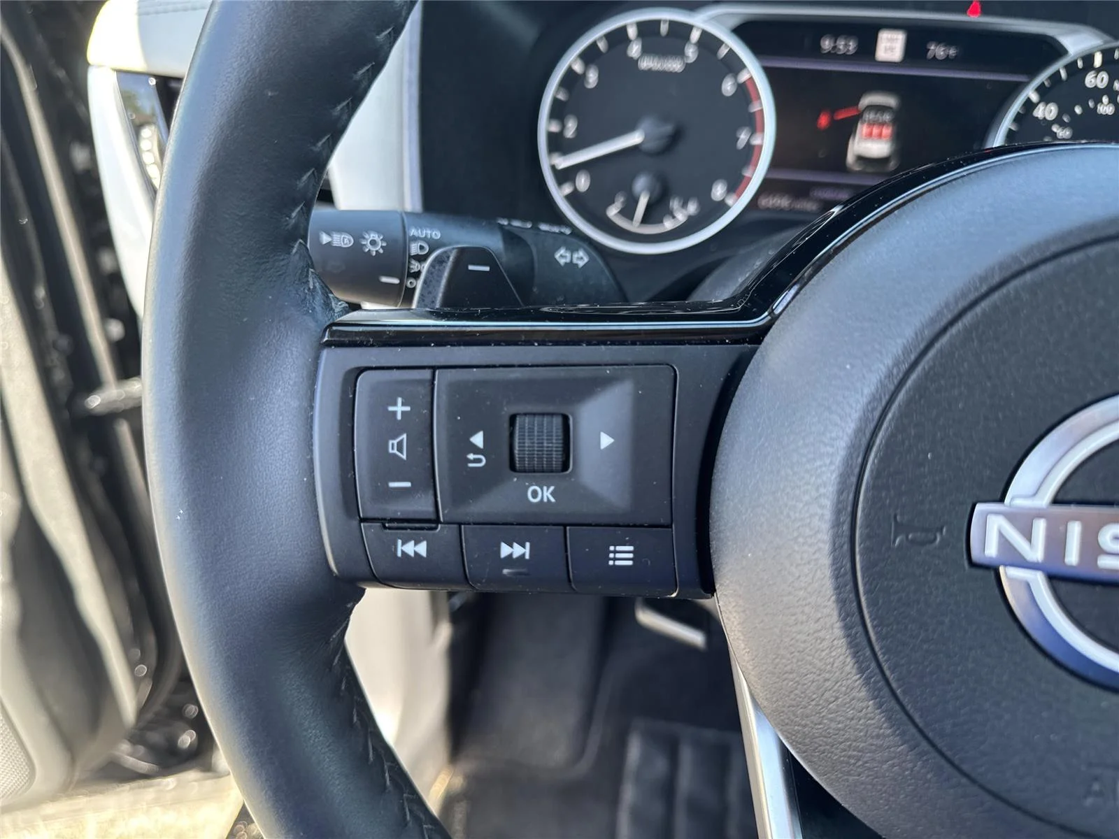 Used 2023 Super Black Nissan SL image 21