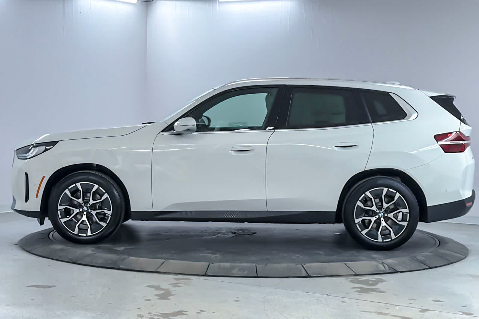 New 2026 Alpine White BMW 30 xDrive image 5