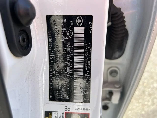 Used 2015 Super White Toyota XLE image 9