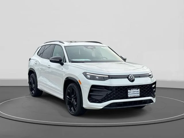 2026 Volkswagen Tiguan 2.0T SE R-Line Black's photo
