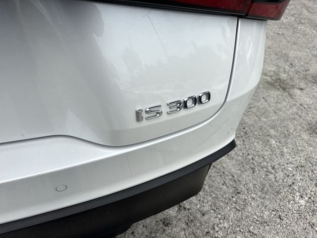 2025 Lexus IS 300 - Photo 25