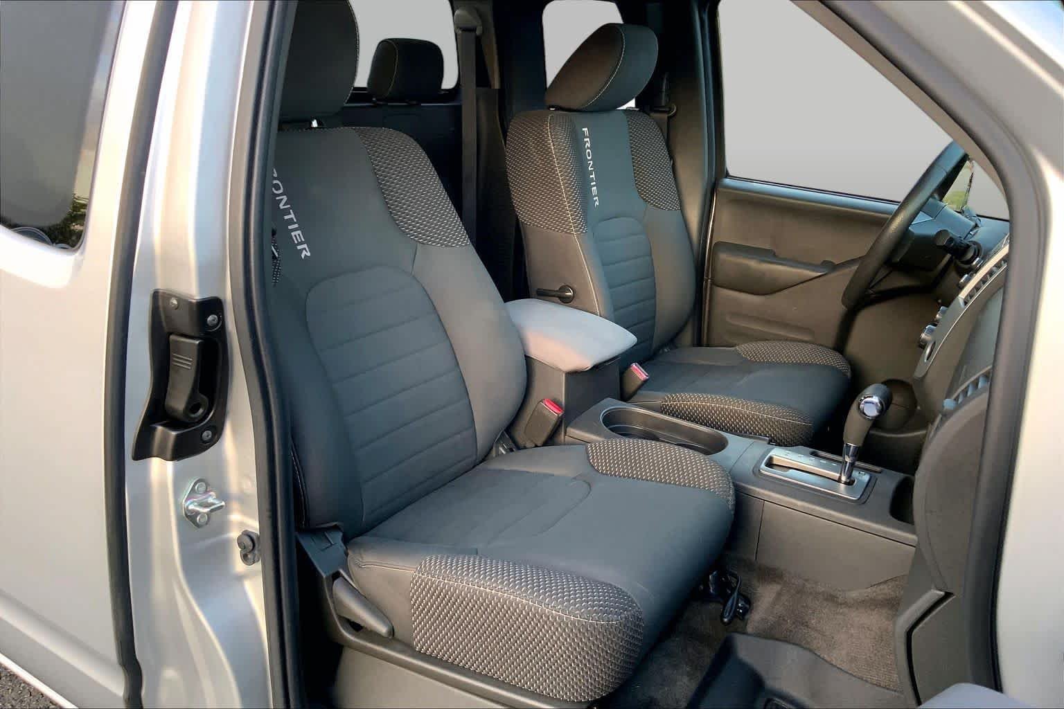 Used 2017 Brilliant Silver Nissan Desert Runner image 8