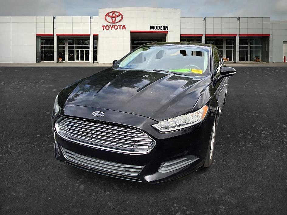 Used 2016 Shadow Black Ford SE image 2