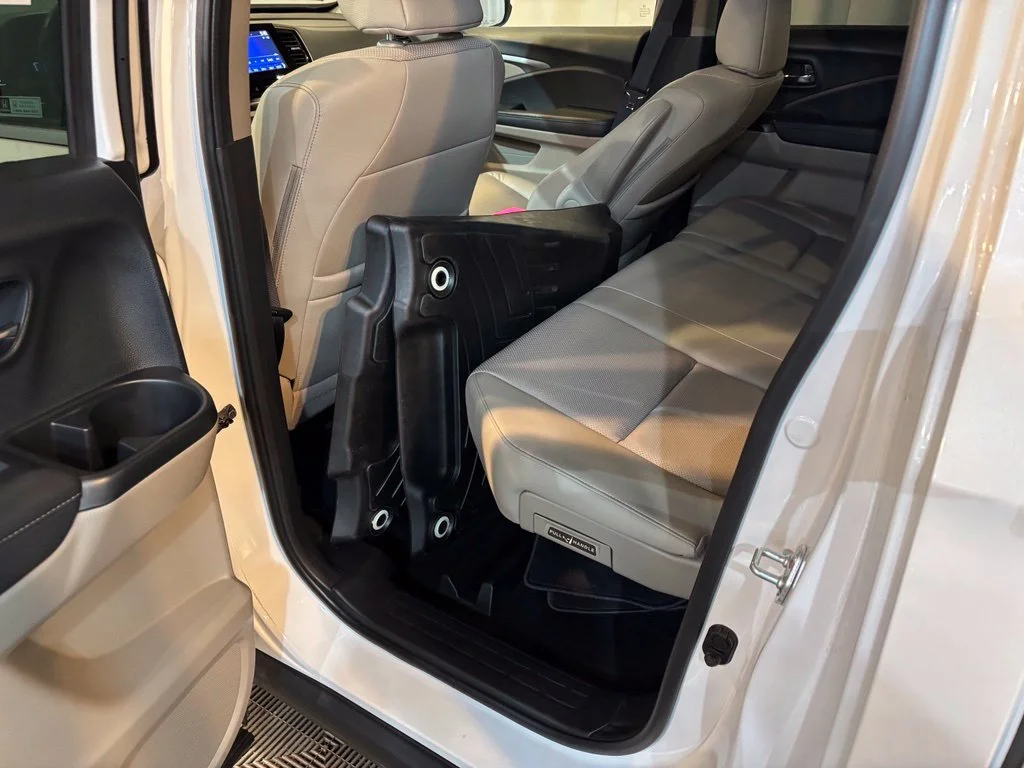 Certified Used 2023 Platinum White Pearl Honda AWD RTL image 7