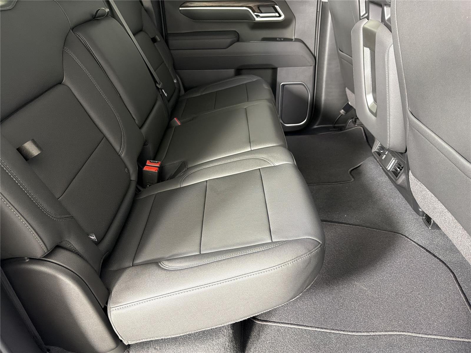 2026 GMC Sierra 1500 SLT - Photo 13