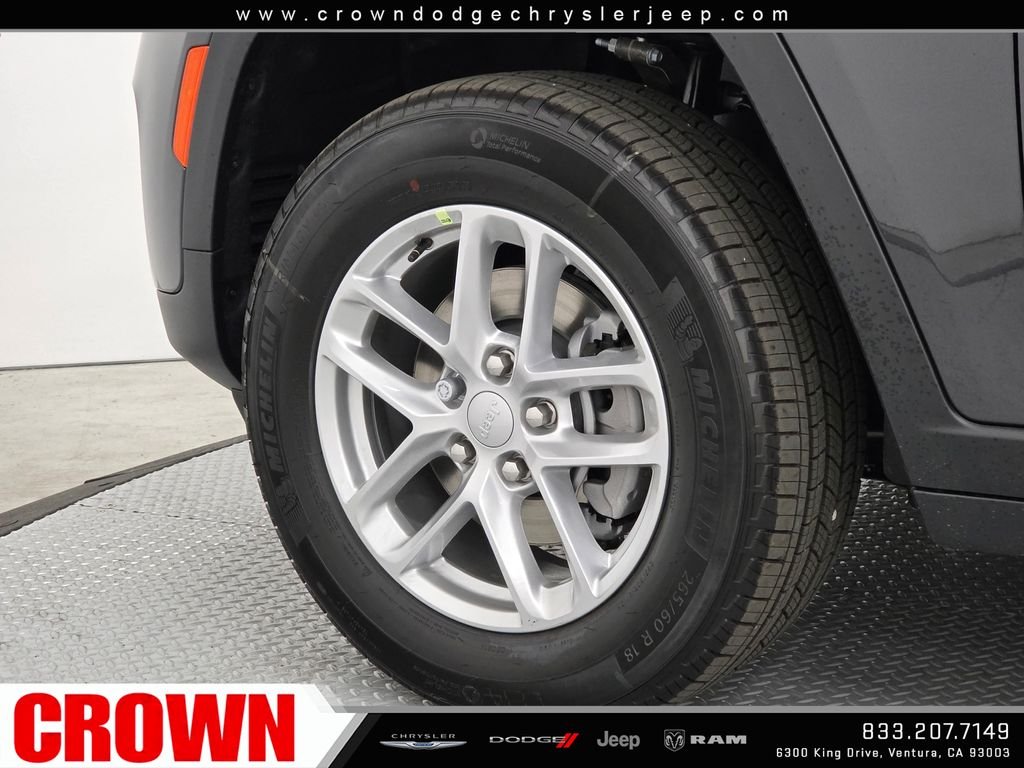 New 2026 Baltic Gray Metallic Clear-Coat Exterior Paint Jeep Laredo image 9