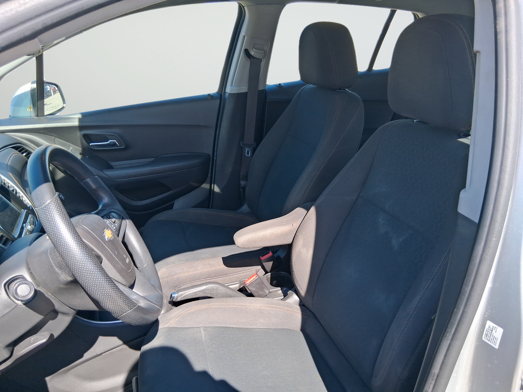 Used 2018 Silver Chevrolet LS image 9