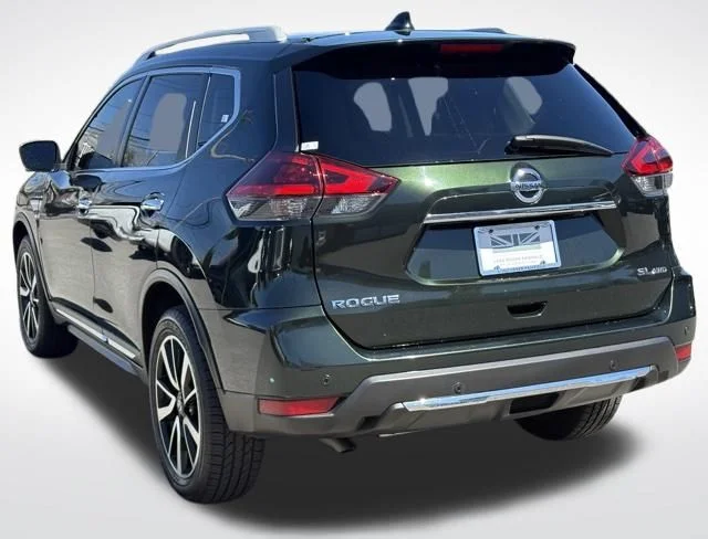 Used 2020 Green Nissan SL image 6