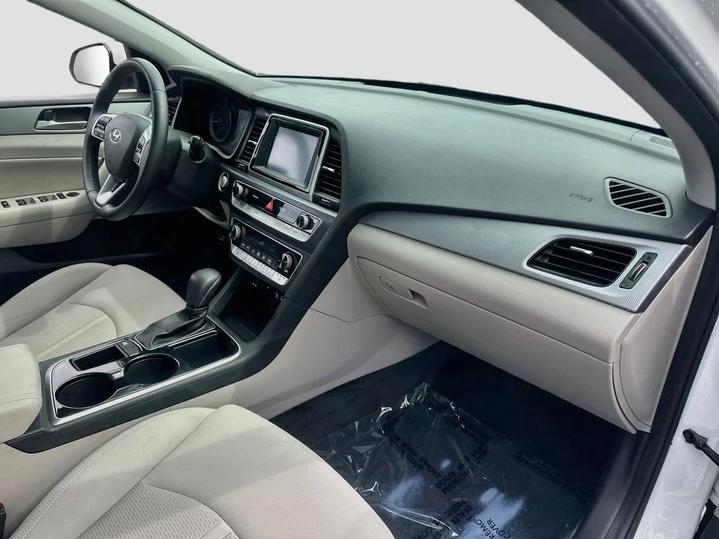 Used 2019 White Hyundai SEL image 28