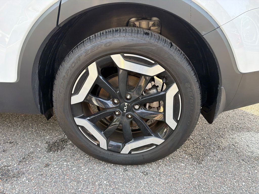 Certified Used 2025 White Kia EX image 28