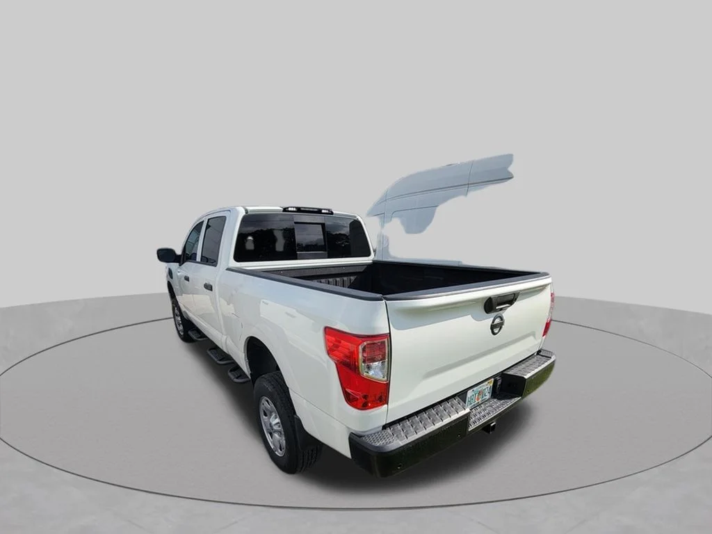 Used 2021 White Nissan S image 4