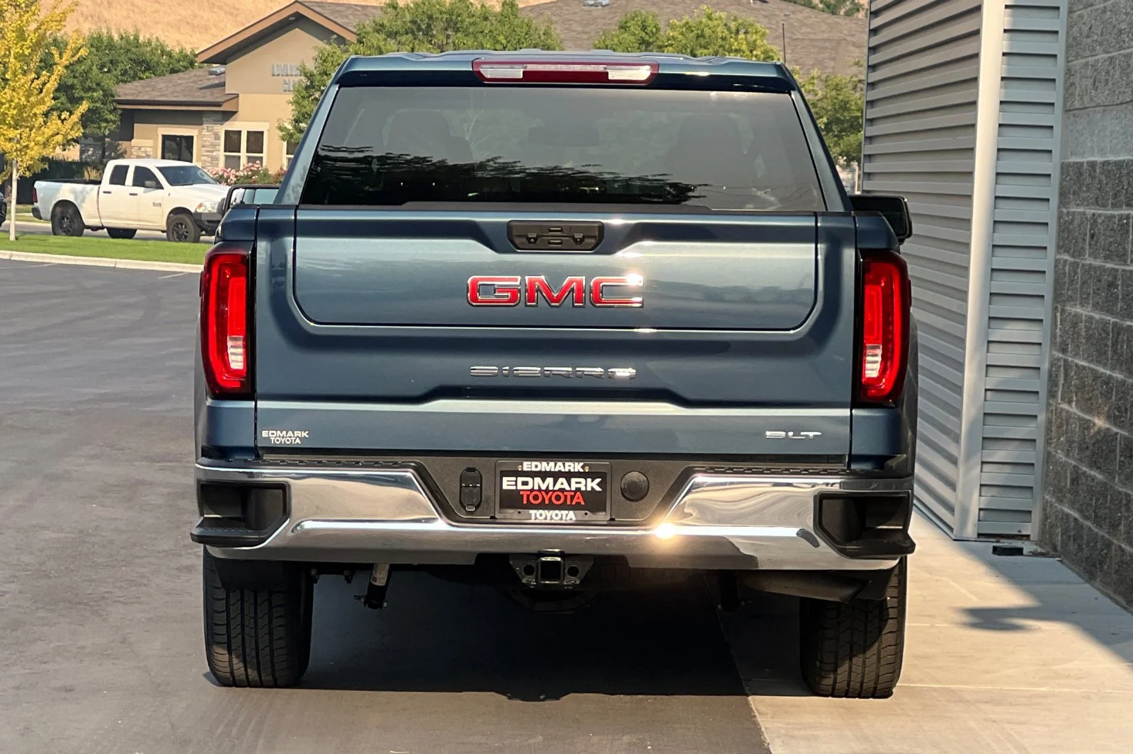 Used 2024 Downpour Metallic GMC SLT image 4
