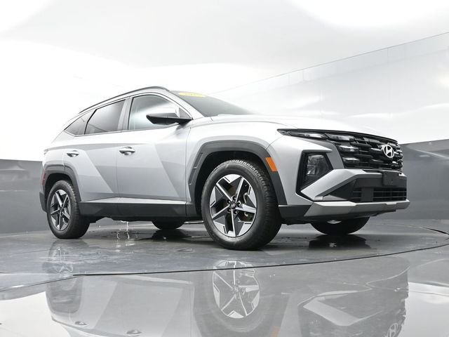 Used 2025 Silver Hyundai SEL image 31