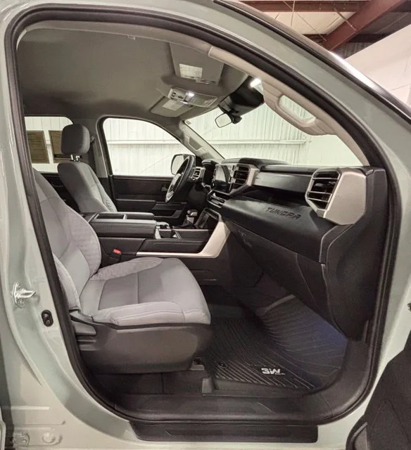 Used 2024  Toyota SR5 image 18