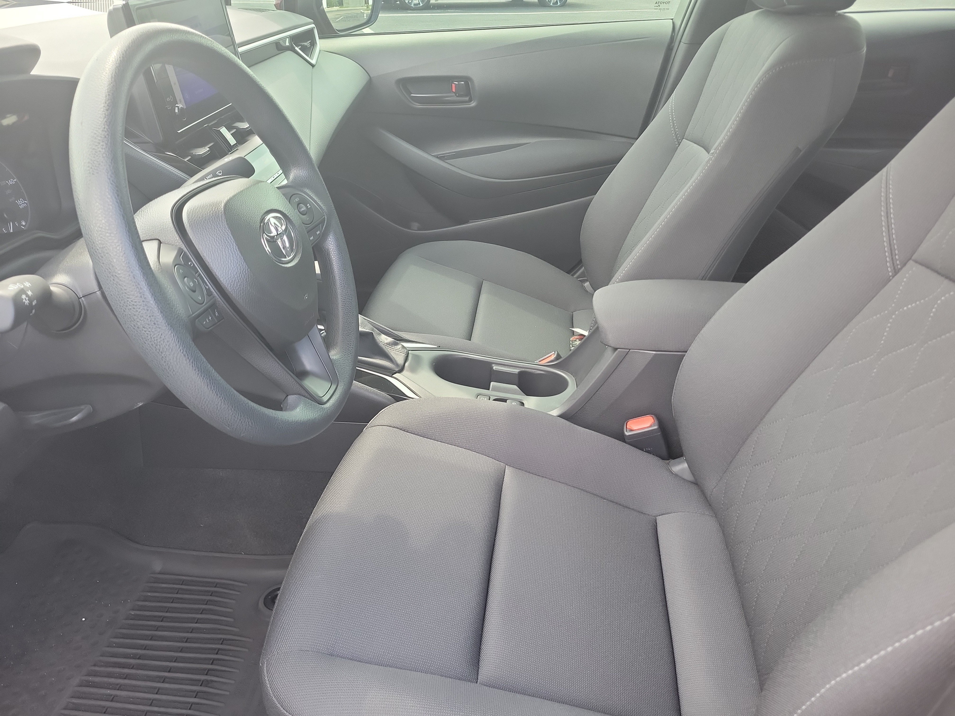 Used 2025 Pearl Toyota LE image 18