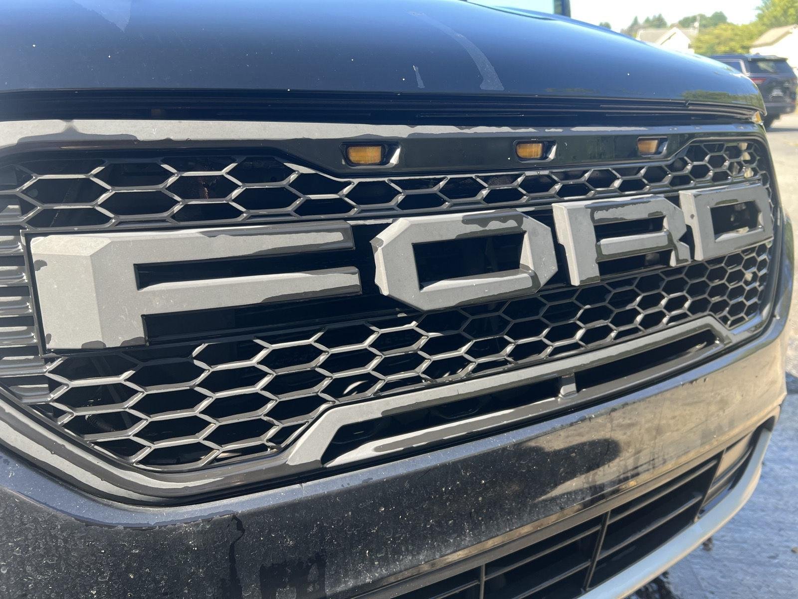 Used 2017 Shadow Black Ford SE image 15
