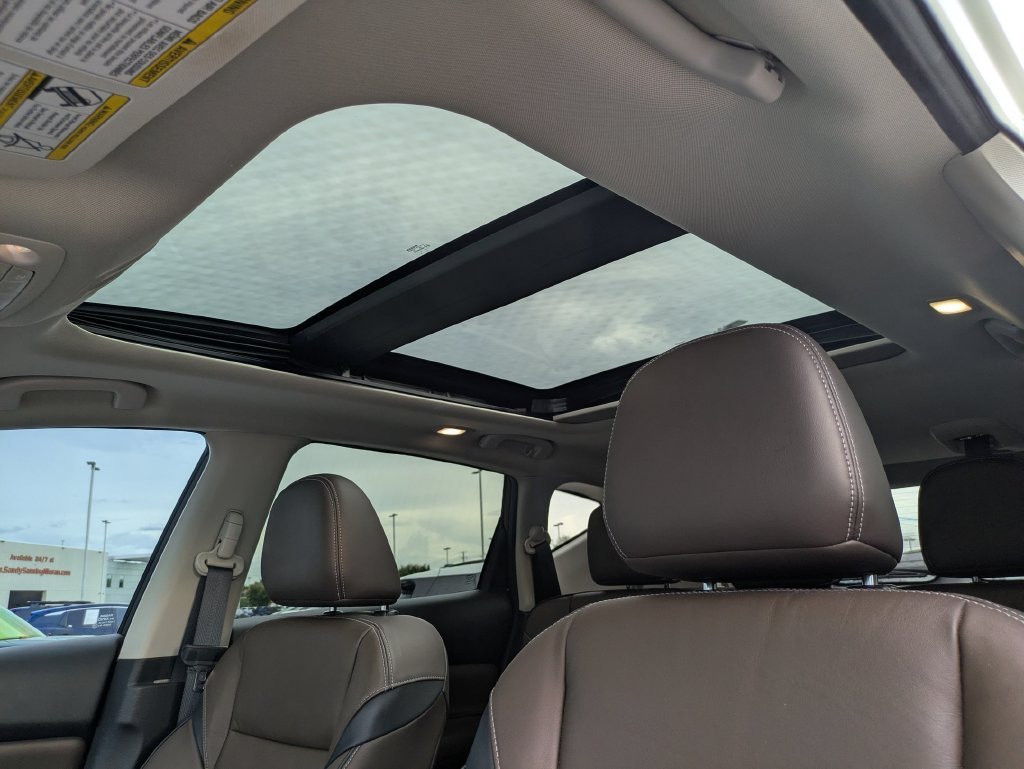 Used 2020 White Nissan Platinum image 12