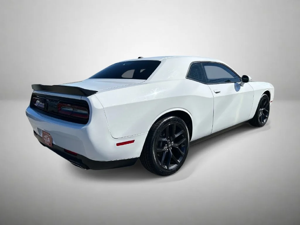 Used 2021 White Dodge SXT image 3