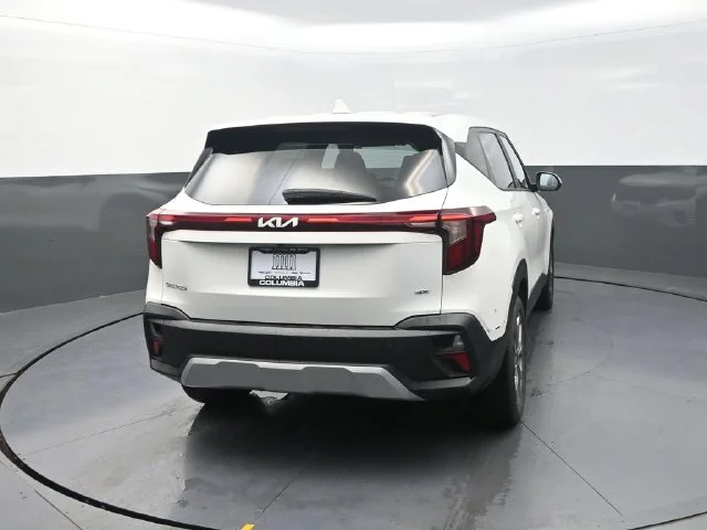 Used 2024 White Kia LX image 8