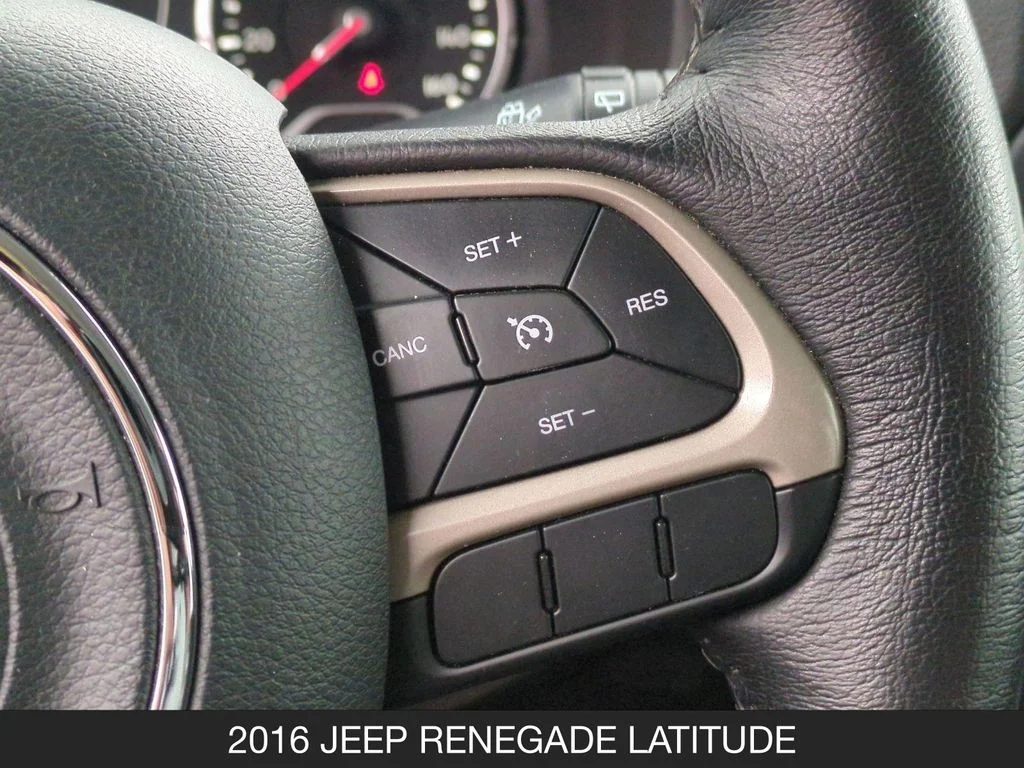 Used 2016 White Jeep Latitude image 18
