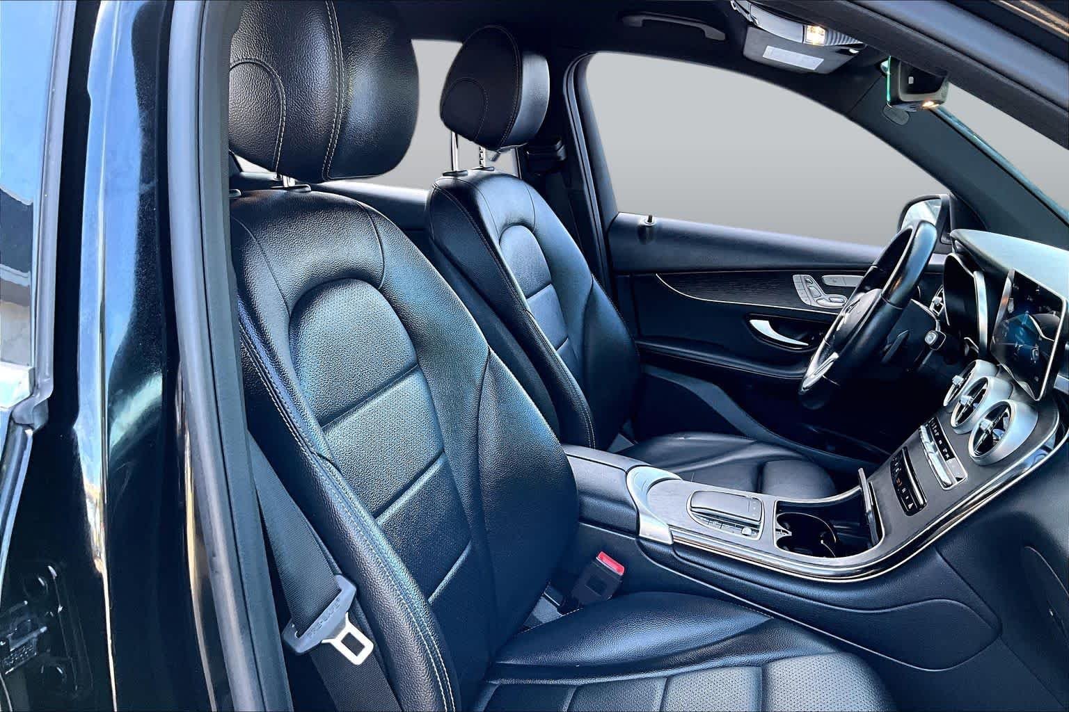 Used 2022  Mercedes-Benz GLC 300 image 9