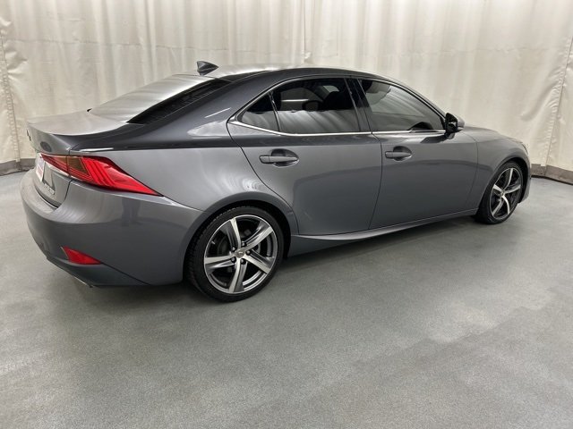 2017 Lexus IS 300 photo 4