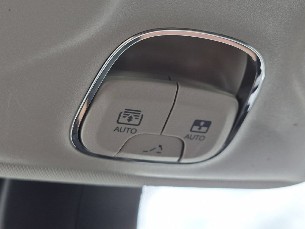 Used 2022 White Jeep Limited image 19