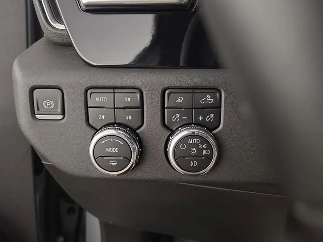 Used 2025 Sterling Metallic GMC Elevation image 18