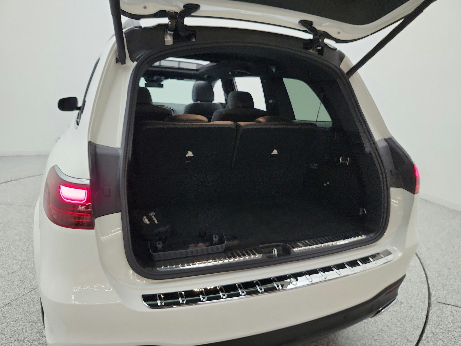 Certified Used 2024 Polar White Mercedes-Benz GLS 450 4MATIC® SUV image 22