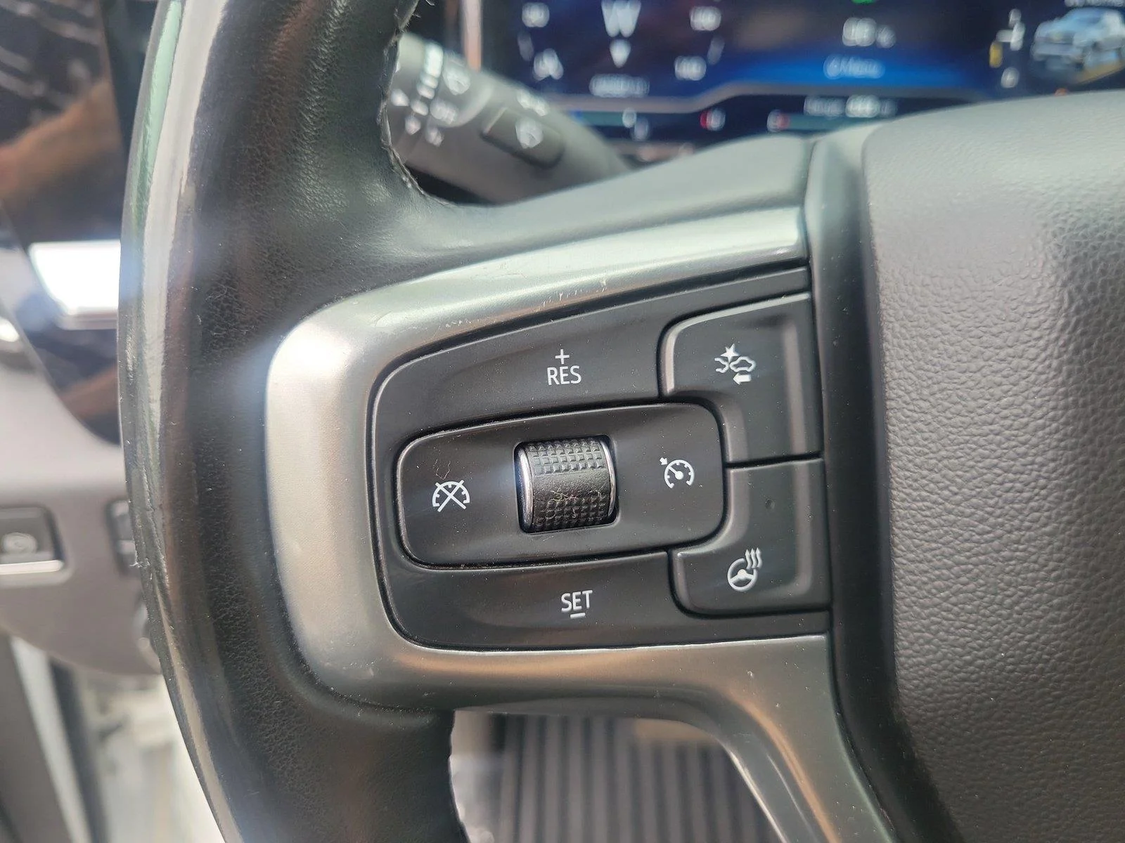 Used 2023 Summit White Chevrolet LT (2FL) image 25