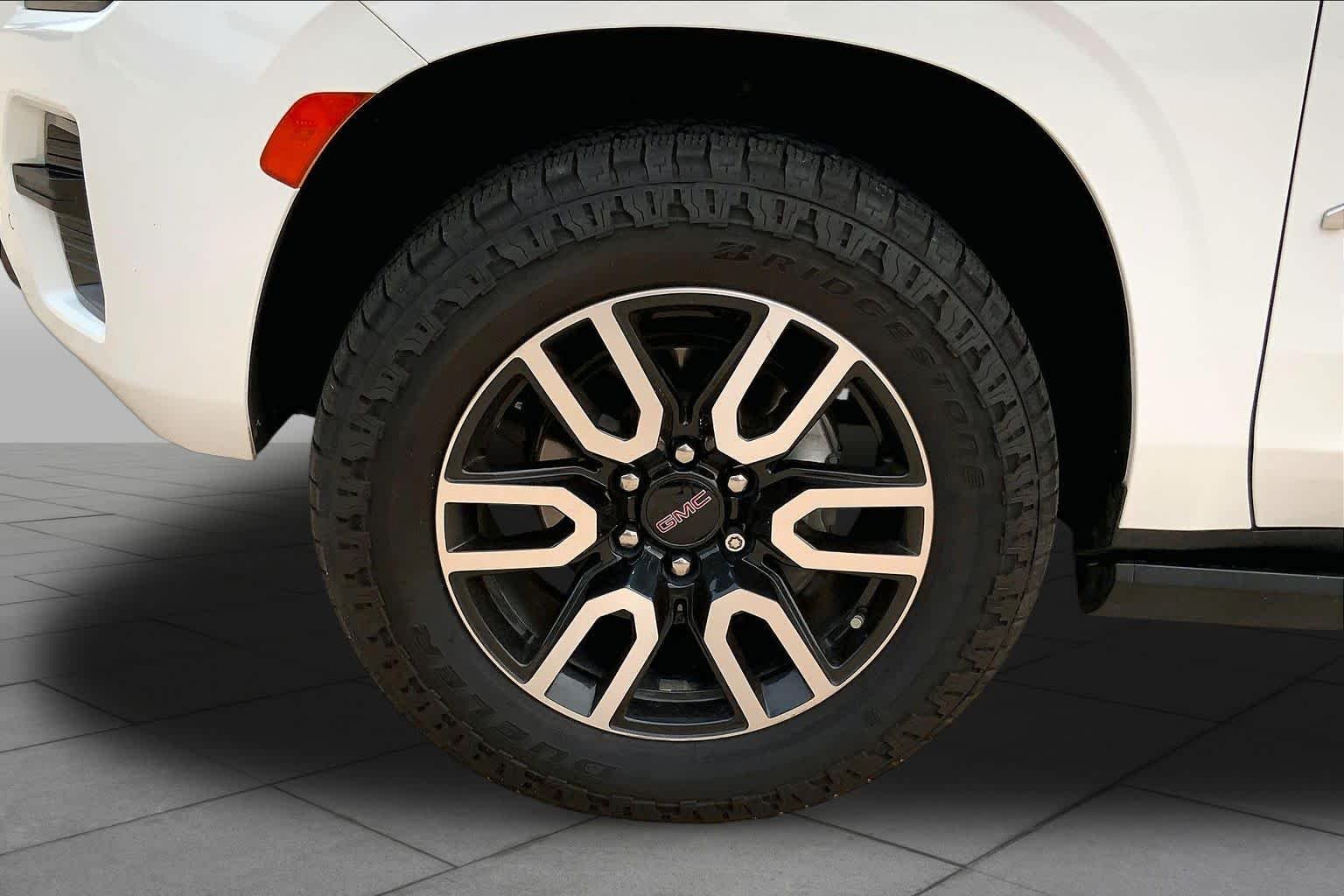 Used 2021 Summit White GMC AT4 image 10