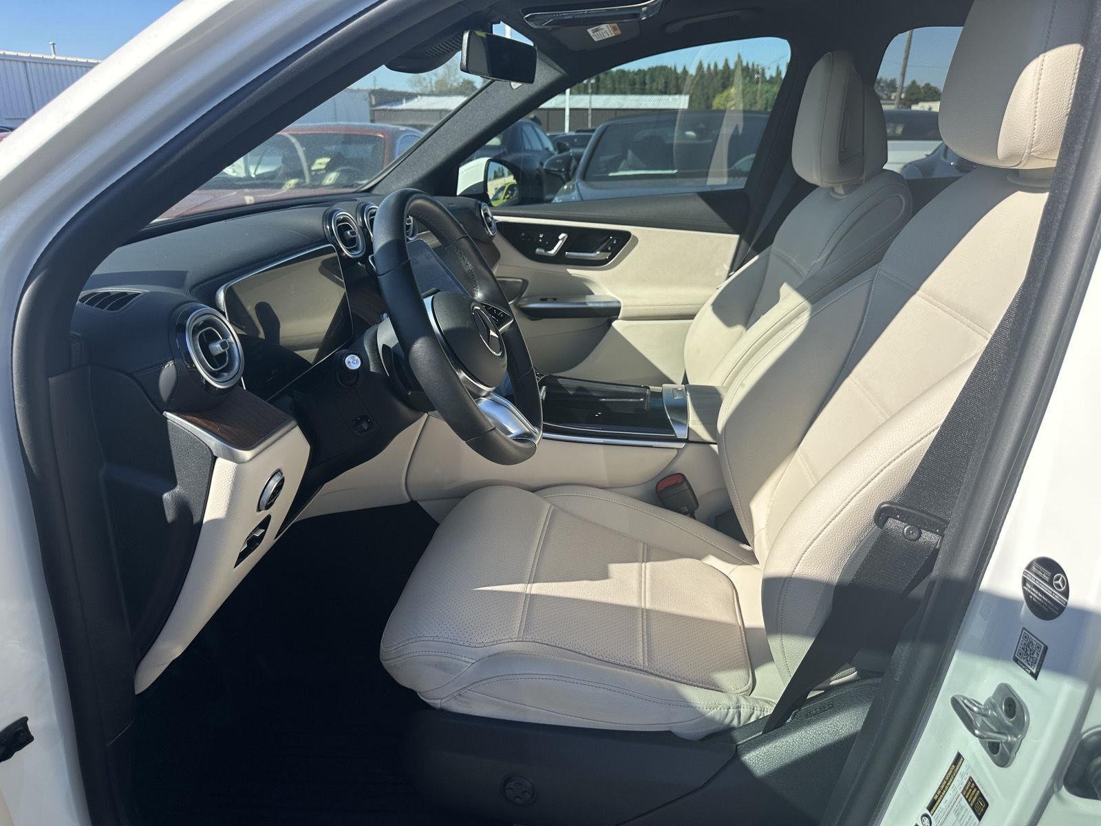 Used 2023 Polar White Mercedes-Benz GLC 300 image 9