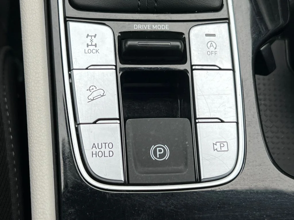 Used 2025 Gray Nissan SV image 27