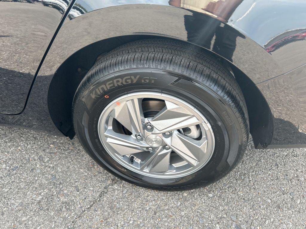 New 2026 Black Hyundai SE image 8