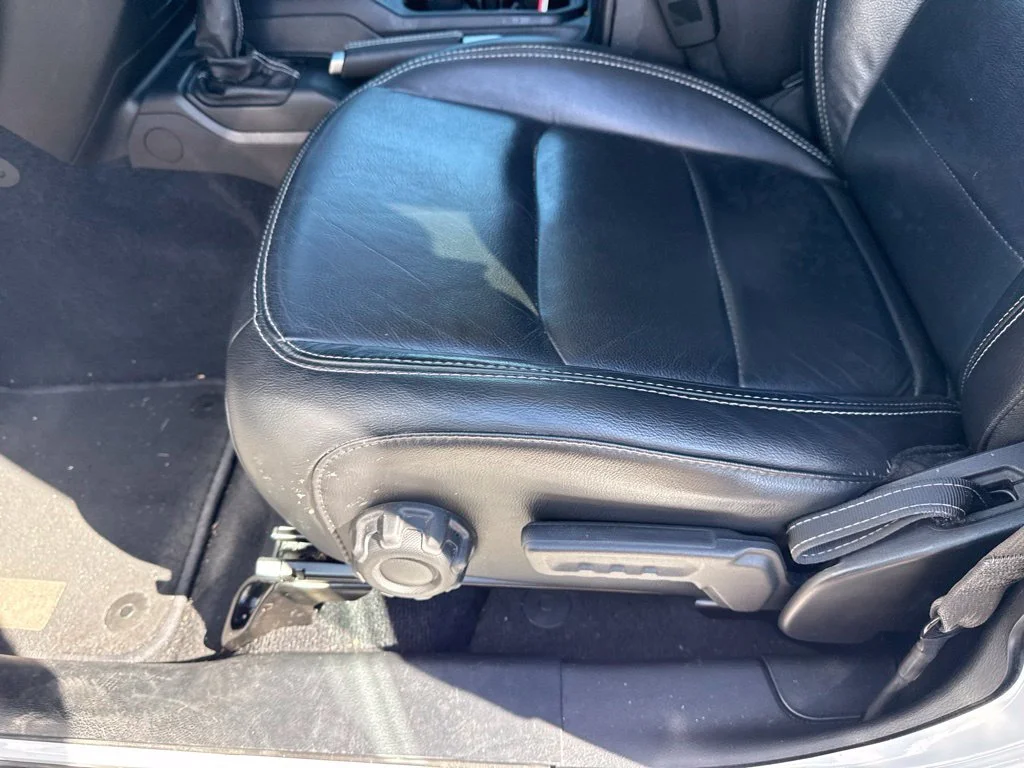 Used 2018 White Jeep Unlimited Sahara image 8