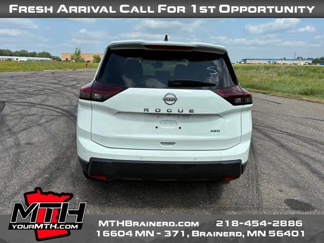 Used 2024 White Nissan S image 7